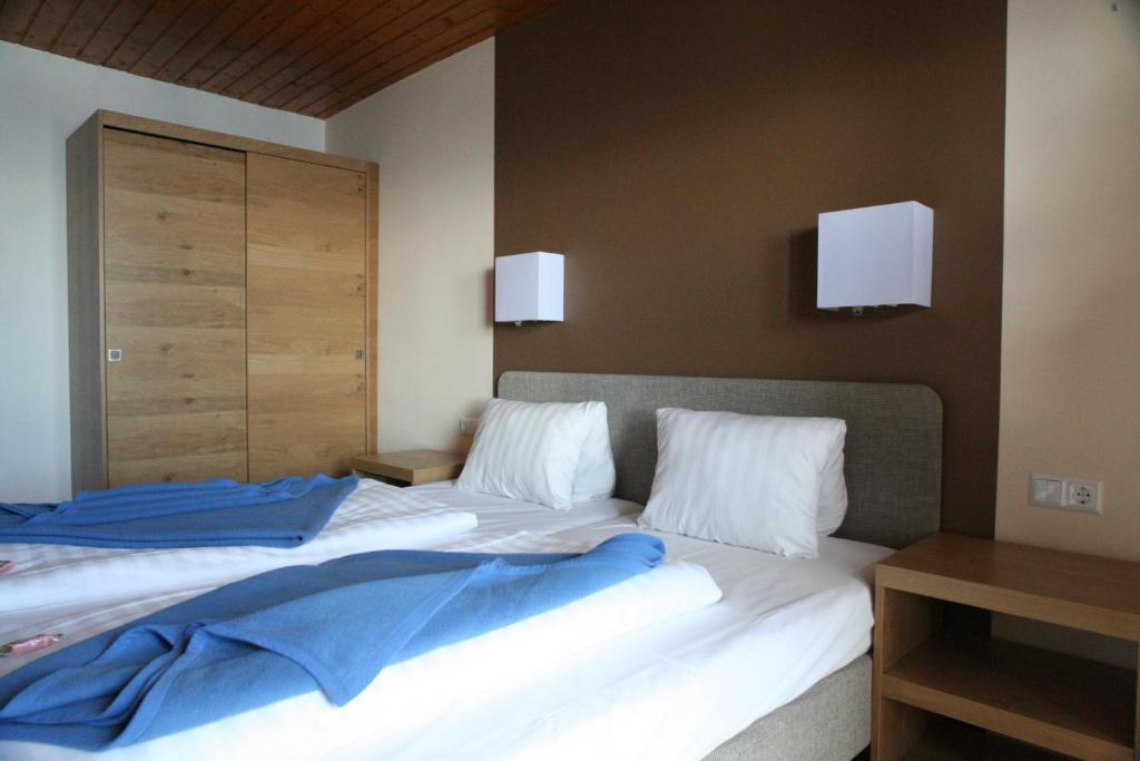 Sattleggers Alpenhof & Feriensternwarte Hotel Greifenburg Ngoại thất bức ảnh