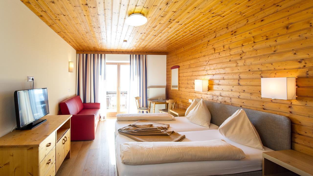 Sattleggers Alpenhof & Feriensternwarte Hotel Greifenburg Ngoại thất bức ảnh