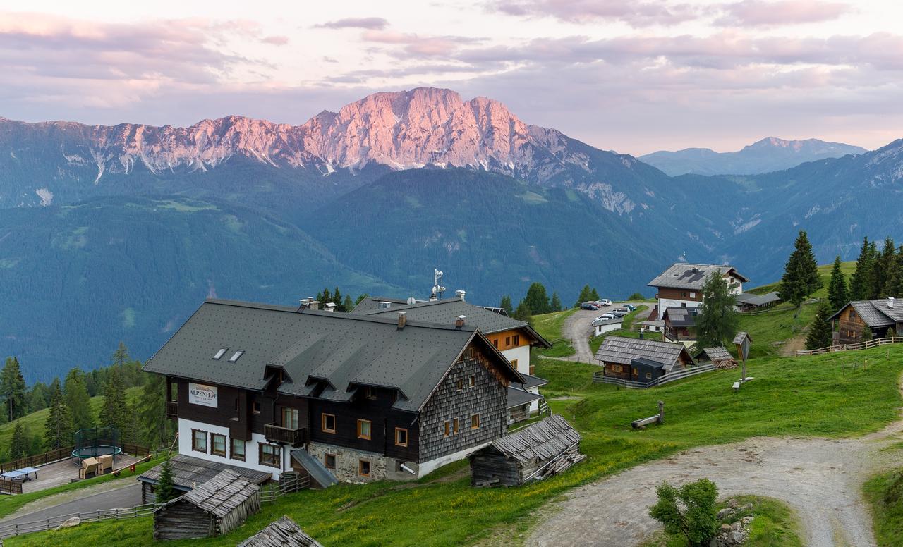 Sattleggers Alpenhof & Feriensternwarte Hotel Greifenburg Ngoại thất bức ảnh