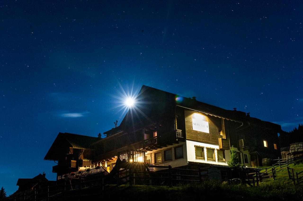Sattleggers Alpenhof & Feriensternwarte Hotel Greifenburg Ngoại thất bức ảnh