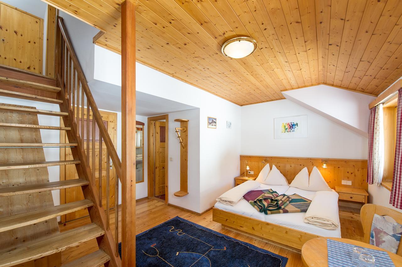 Sattleggers Alpenhof & Feriensternwarte Hotel Greifenburg Ngoại thất bức ảnh