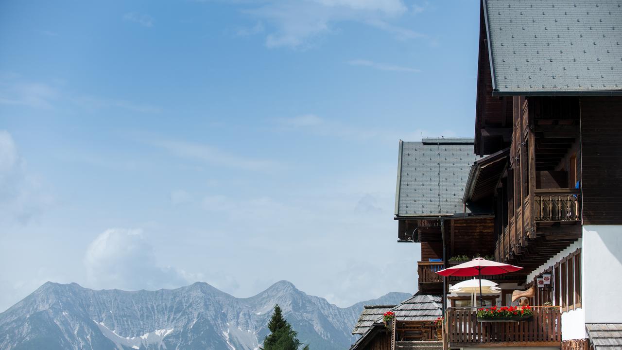 Sattleggers Alpenhof & Feriensternwarte Hotel Greifenburg Ngoại thất bức ảnh
